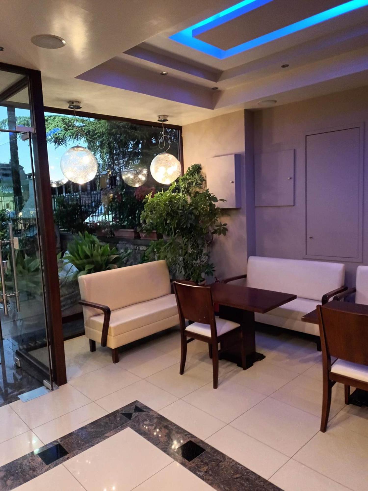 Saint George Hotel 卢特拉艾季普苏 外观 照片
