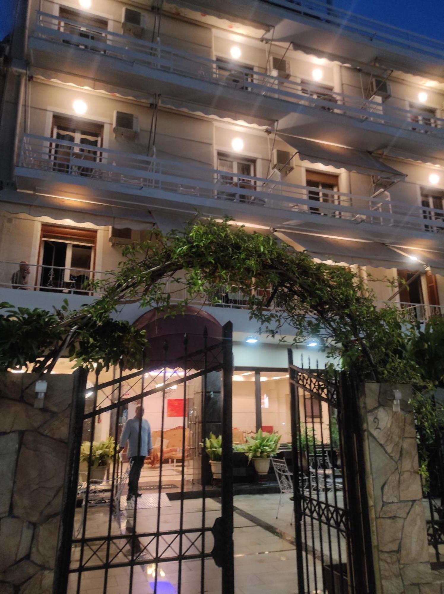 Saint George Hotel 卢特拉艾季普苏 外观 照片